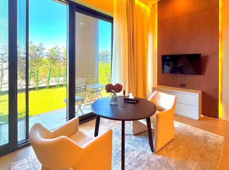 Sea Breeze White Residence