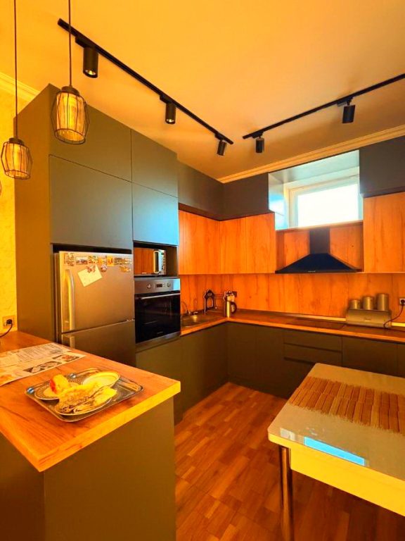 Airport Family House