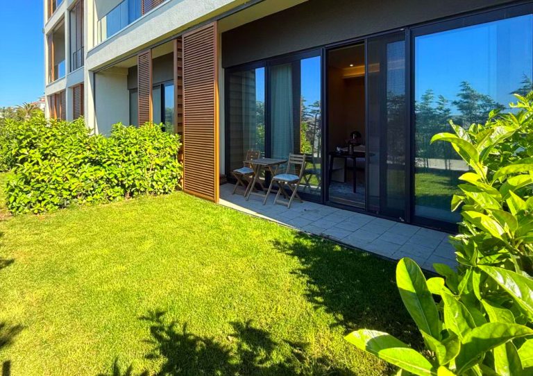 Sea Breeze White Residence