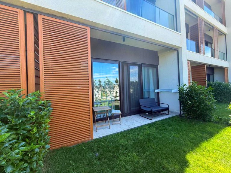 Sea Breeze White Residence
