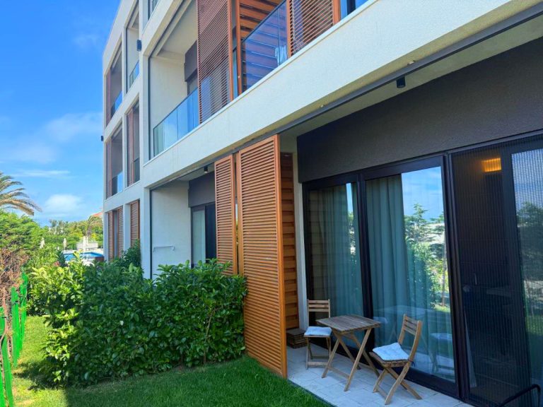 Sea Breeze White Residence
