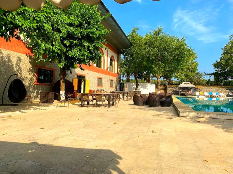 Chabiant Winery Hotel